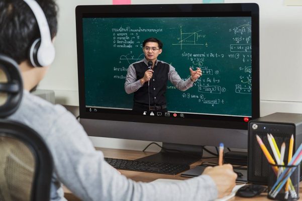 Ứng dụng AI làm video bài giảng