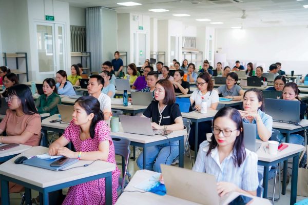 Giáo viên Greenfield thực hành công cụ AI